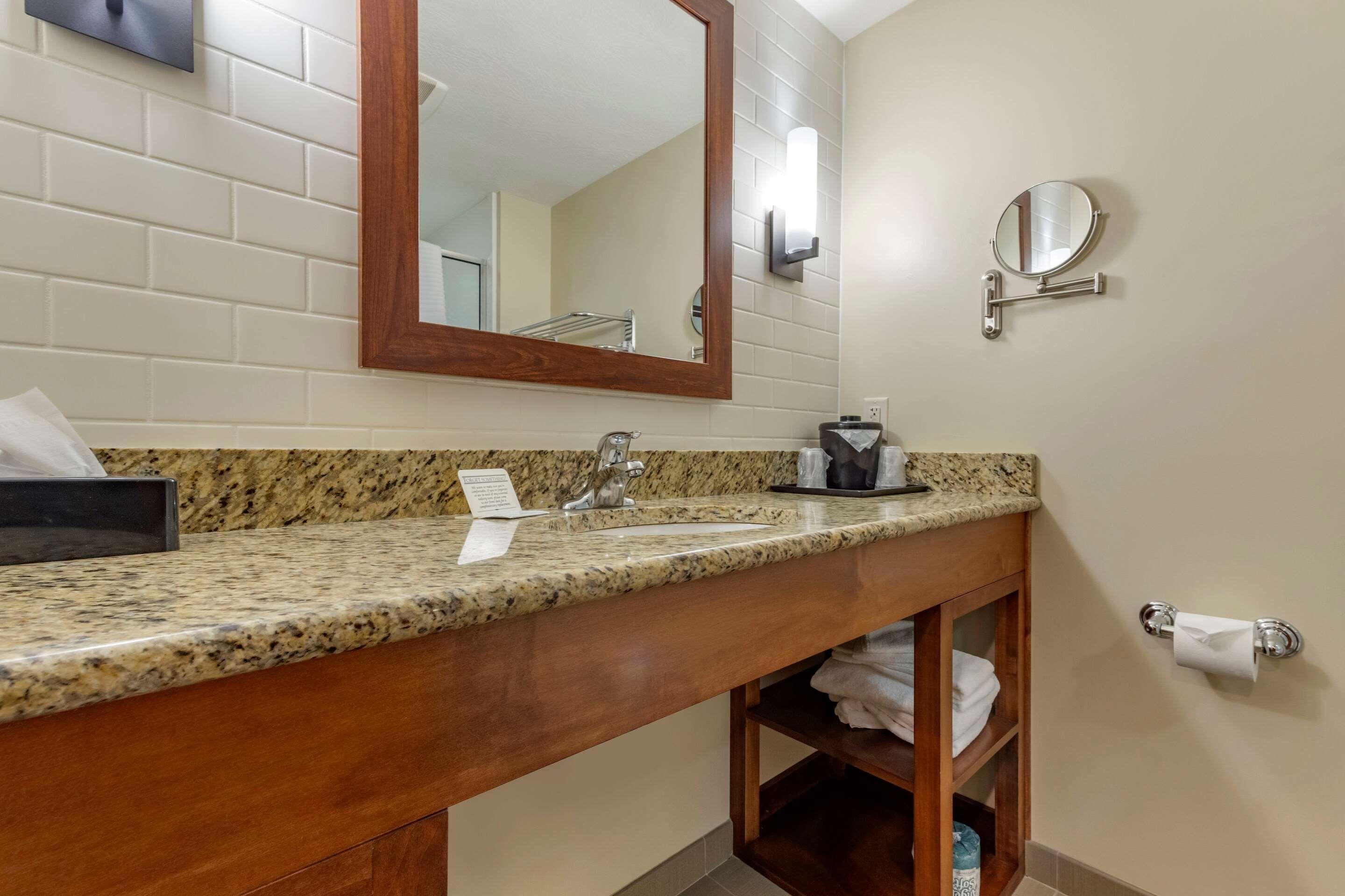 Quality Inn Dover Bagian luar foto
